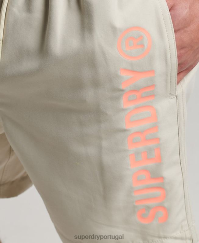 calções de banho reciclados core sport 17 polegadas homens bege roupas Superdry 2208H403