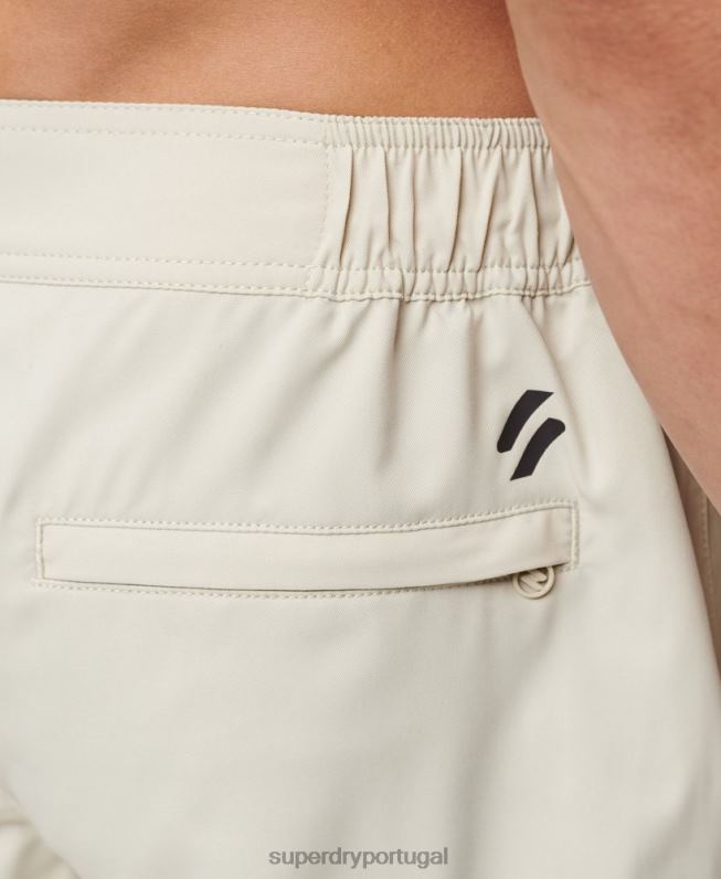 shorts esportivos reciclados homens bege roupas Superdry 2208H41