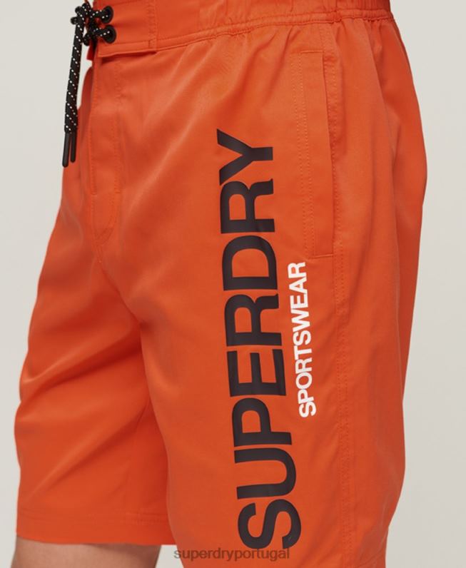 shorts esportivos reciclados homens laranja roupas Superdry 2208H13