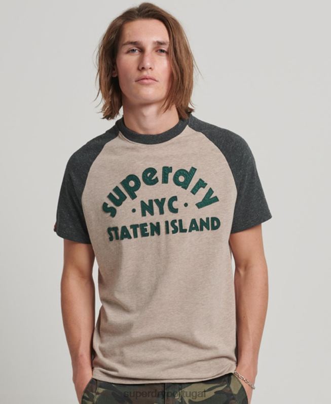 camiseta raglan vintage com apliques ao ar livre homens bege roupas Superdry 2208H5