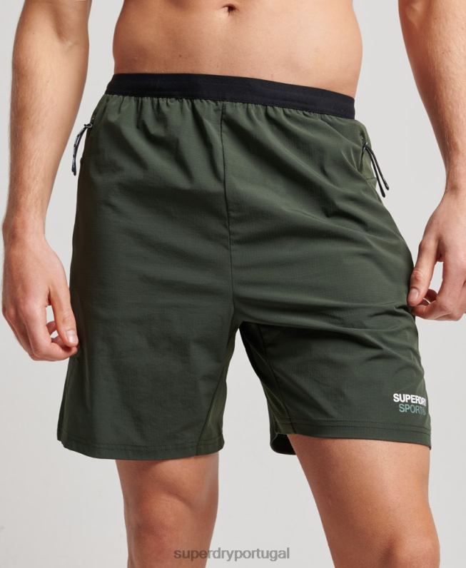 calções híbridos de trem homens verde roupas Superdry 2208H1412