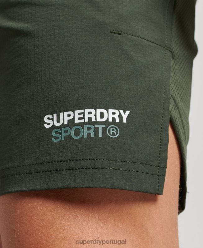calções híbridos de trem homens verde roupas Superdry 2208H1412