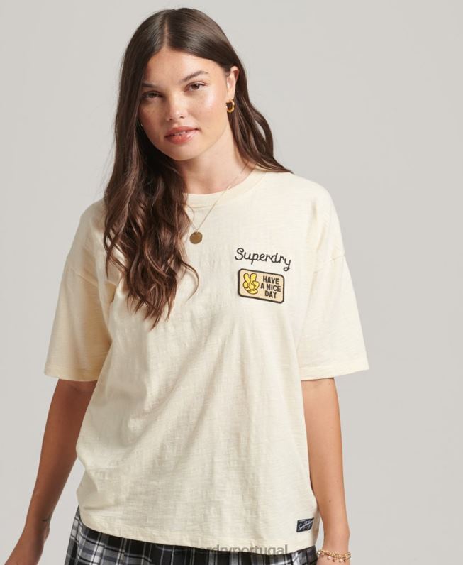 Camiseta com patch de logo dos anos 90 mulheres creme roupas Superdry 2208H6230