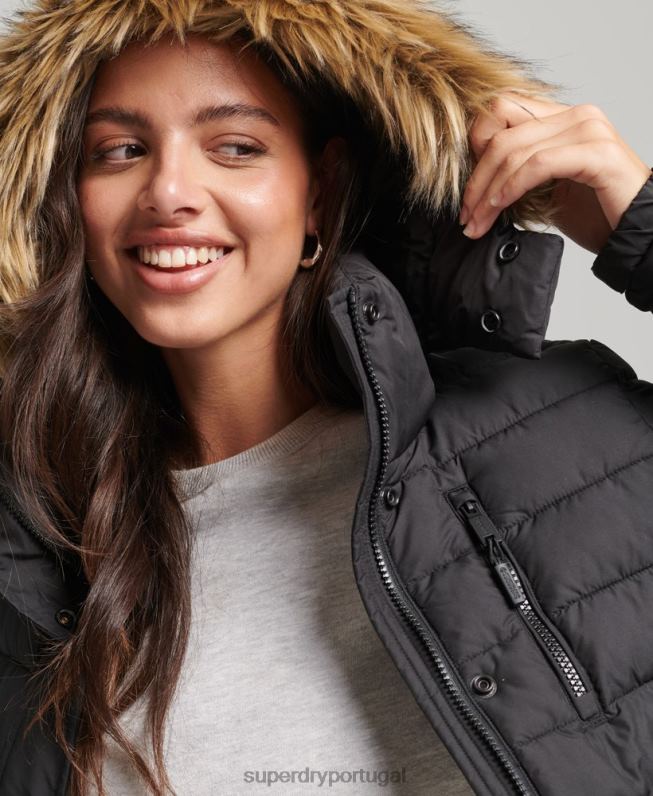jaqueta puffer curta com capuz de pele sintética mulheres preto roupas Superdry 2208H3630