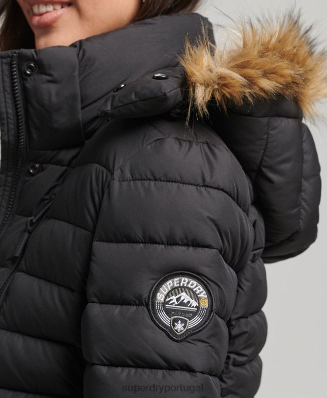 jaqueta puffer curta com capuz de pele sintética mulheres preto roupas Superdry 2208H3630