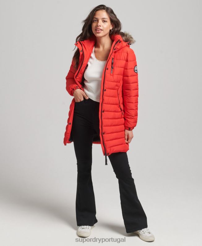 jaqueta puffer de comprimento médio com capuz de pele sintética mulheres vermelho roupas Superdry 2208H3688