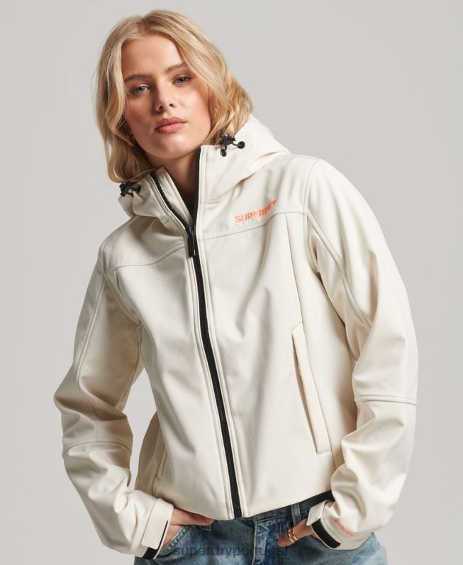 jaqueta softshell com capuz code trekker mulheres creme roupas Superdry 2208H3515