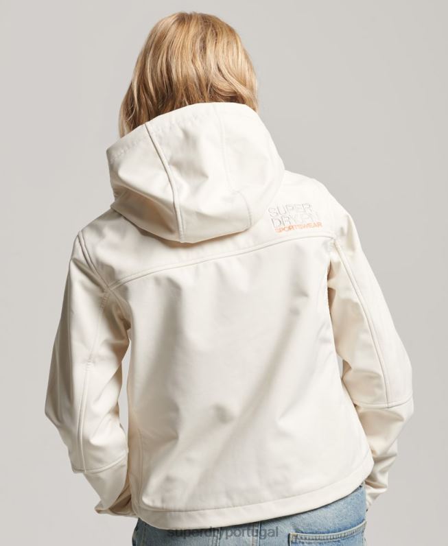 jaqueta softshell com capuz code trekker mulheres creme roupas Superdry 2208H3515