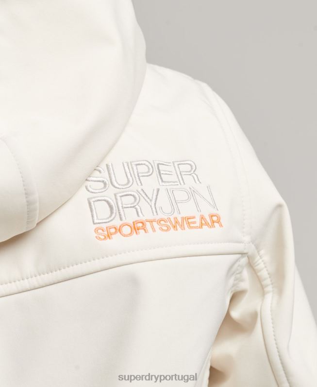 jaqueta softshell com capuz code trekker mulheres creme roupas Superdry 2208H3515