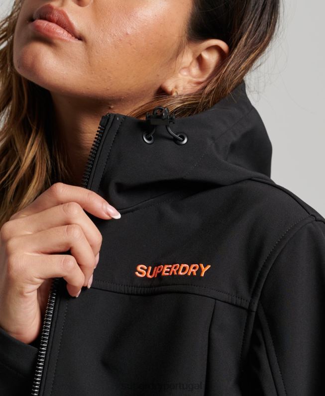 jaqueta softshell com capuz code trekker mulheres preto roupas Superdry 2208H3529